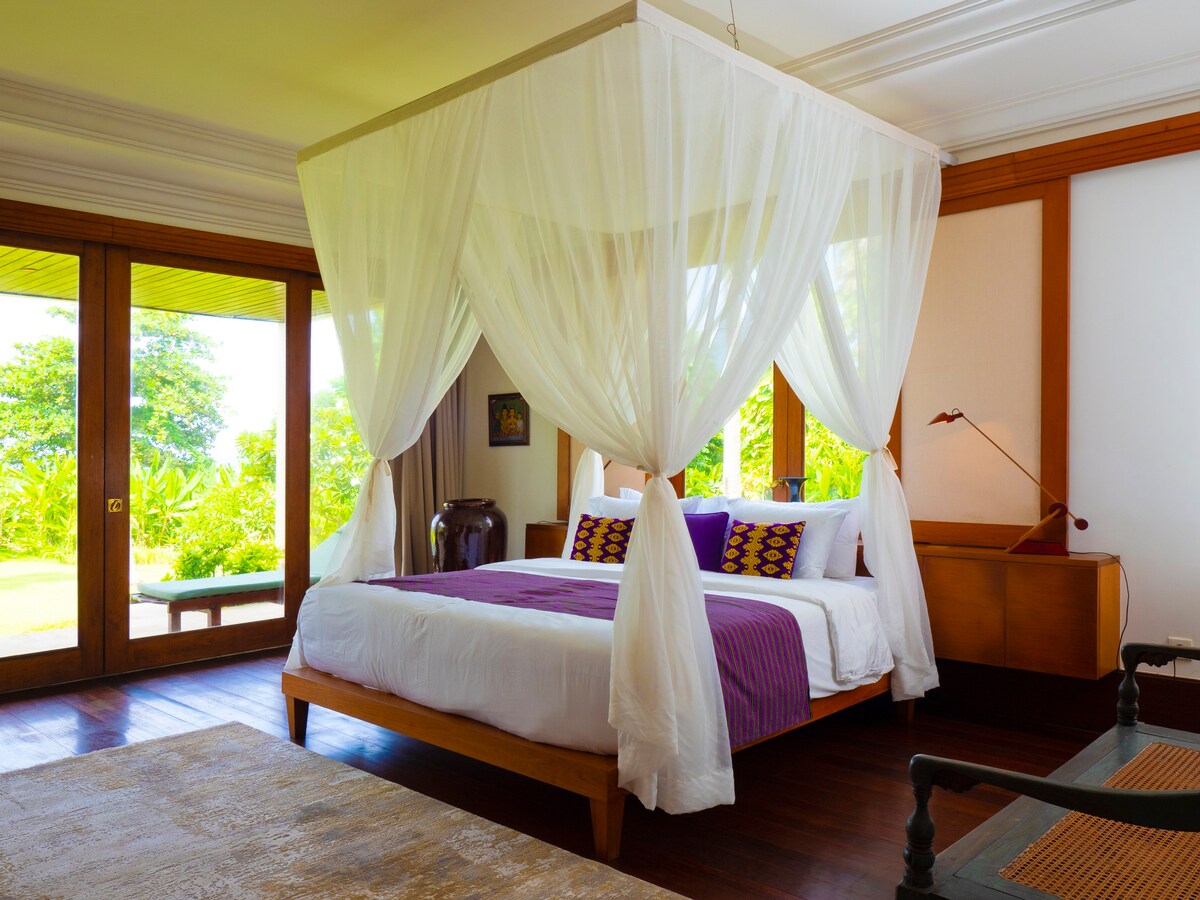 Arika,Canggu Beachfront Luxury Villa,4BR, w/ Chef