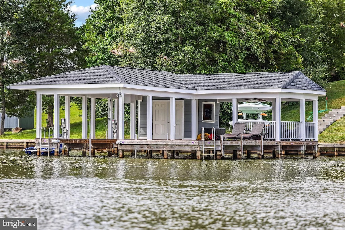 Quiet 5 Acre Lake House Getaway in Lake Anna