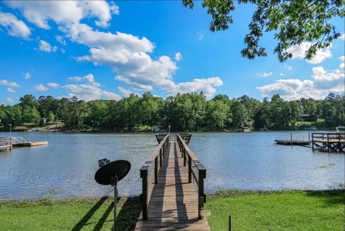 Lake Stay on Bedford Way |Private Dock & Boat Ramp
