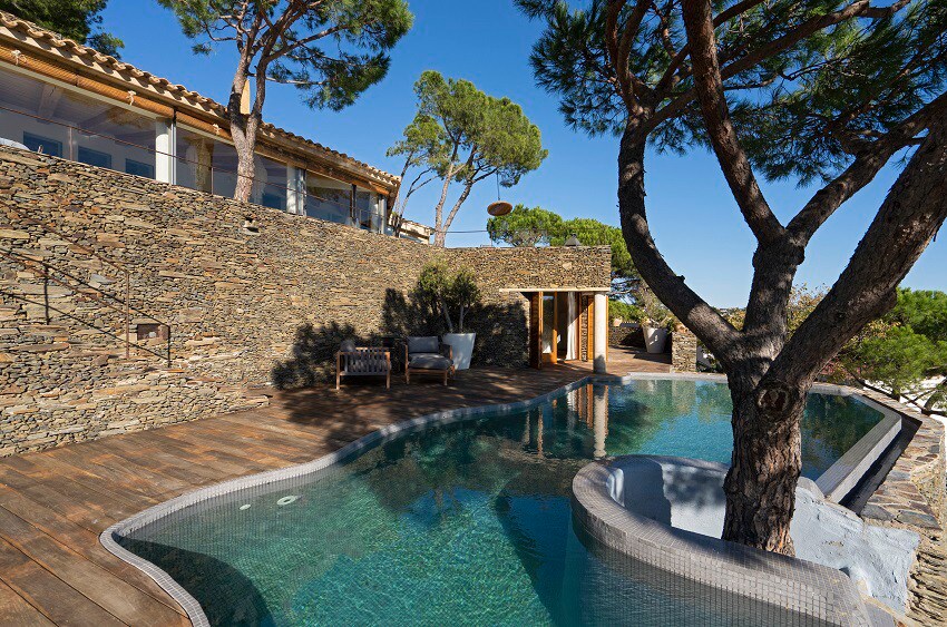 357-Villa con jardín y piscina