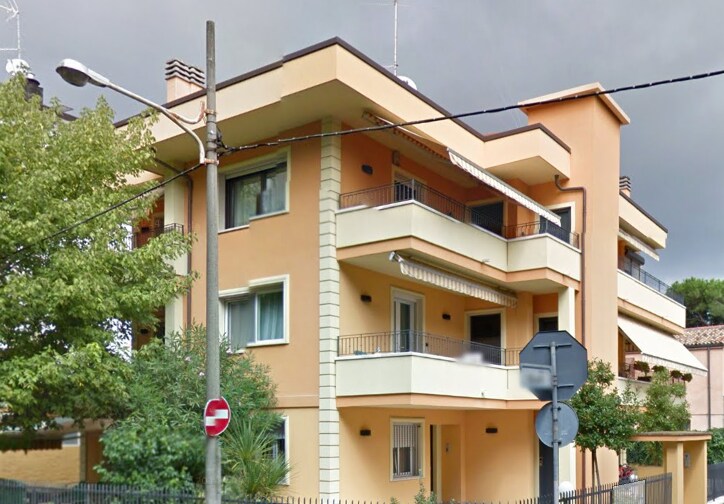 位于Centro al Mare - Riccione的三层顶层公寓
