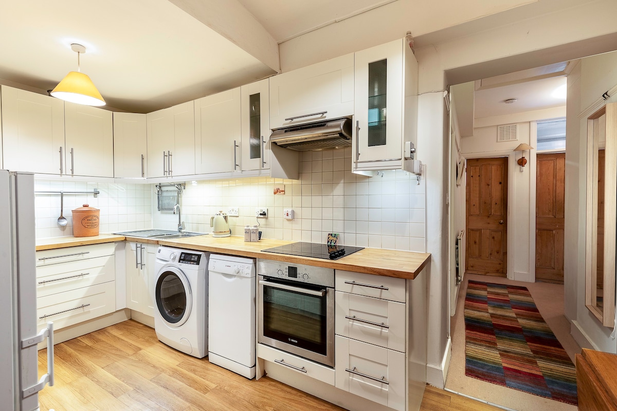 2BR apt for 3 in Belsize park