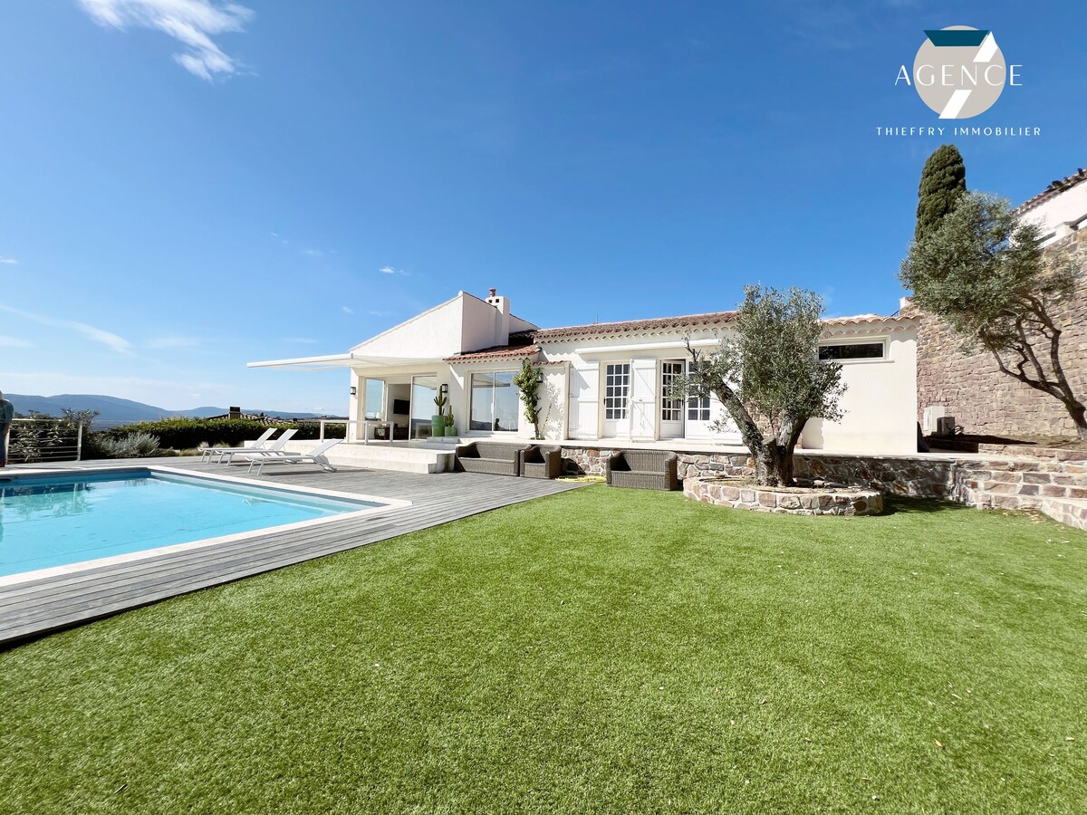 Villa with sea view, swimming pool