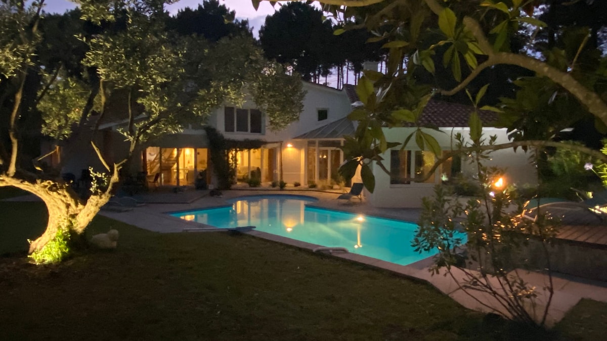 Confortable villa au golf avec piscine et terrasse