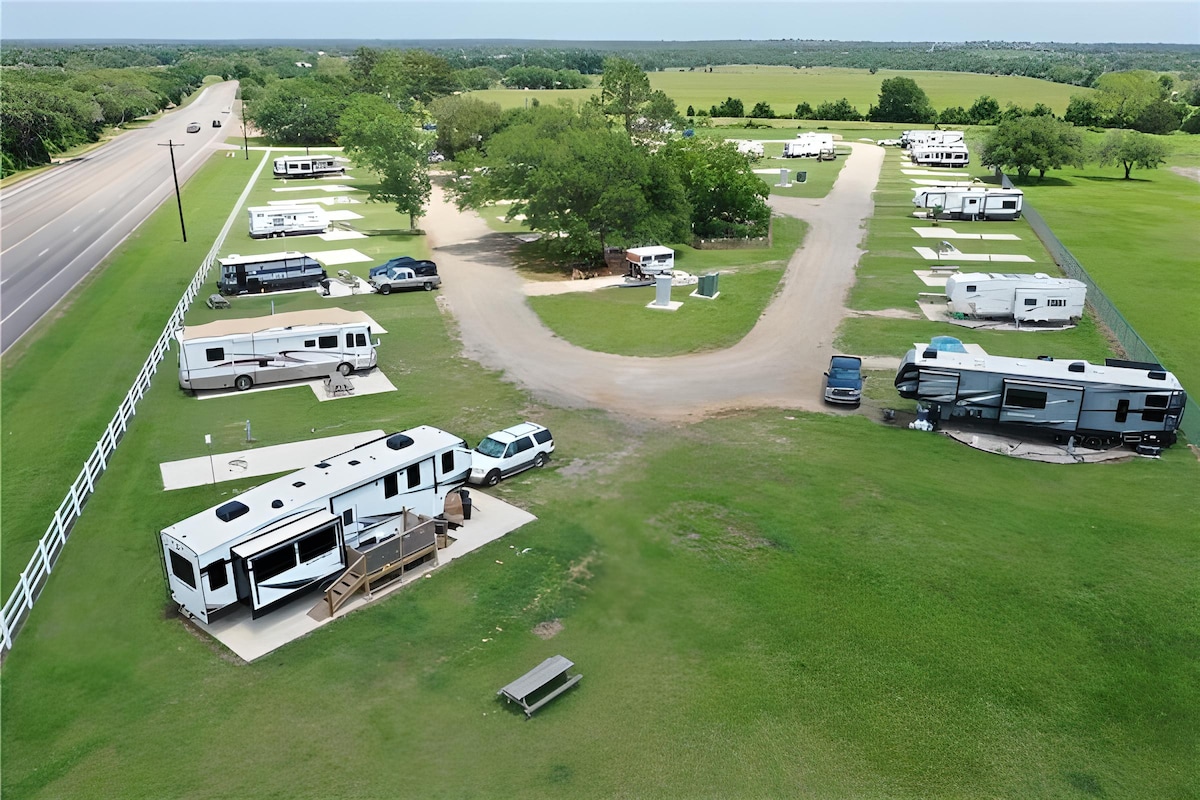 RV Oasis: Serene & Paved Spot