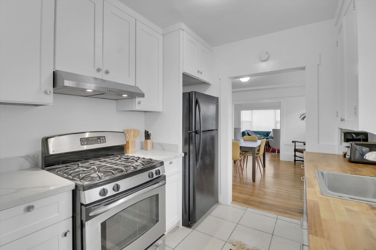 Centrally located
W/D in unit, full kitchen