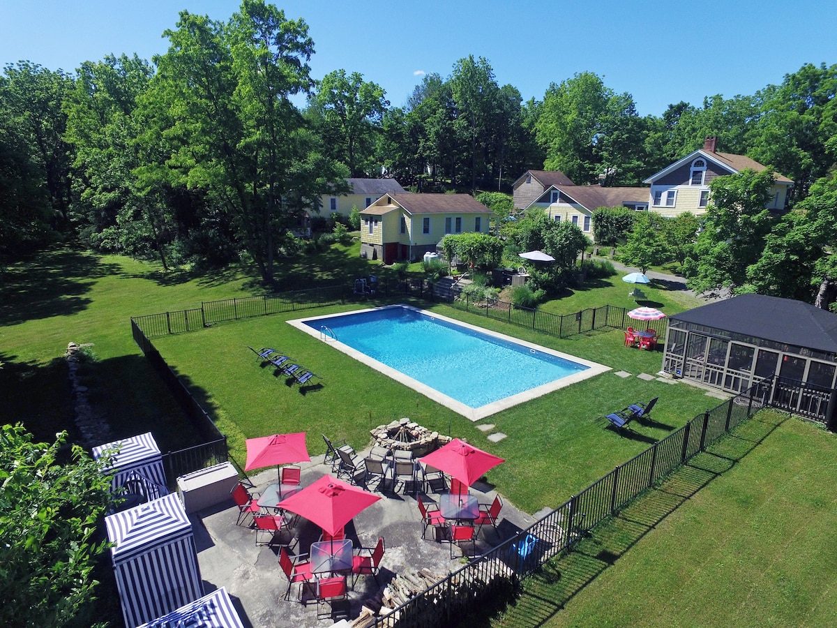 The Lodge
(w/heated-salt water pool)