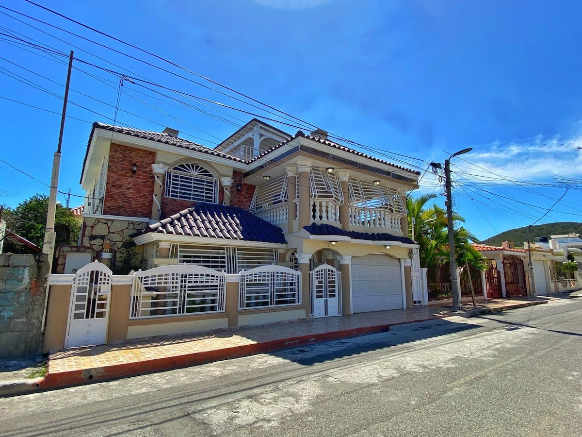 Casa Santa Elena Bani