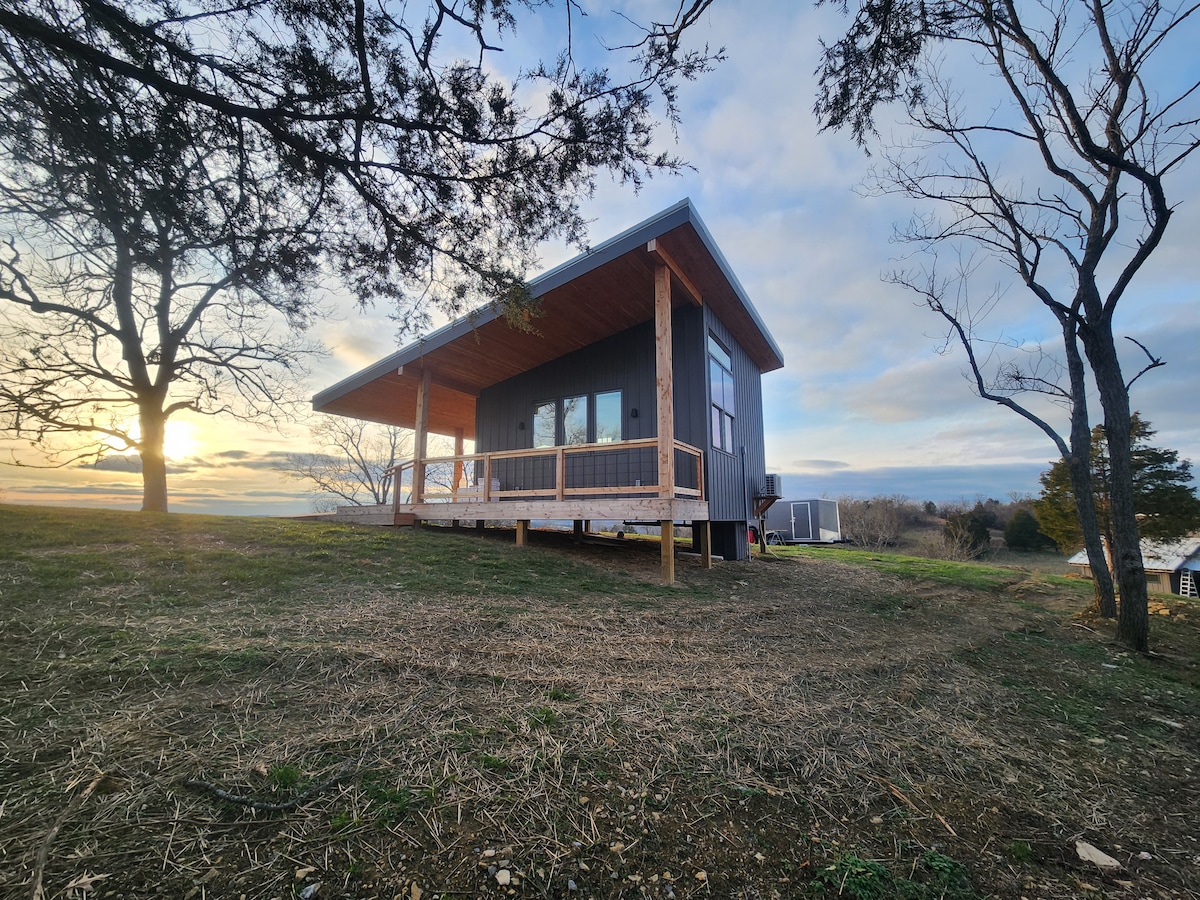 Scenic Highgrounds Modern Cabin - Chicory