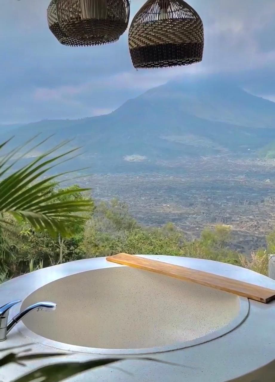 价格实惠！ 1间带浴缸的套房，可欣赏巴厘岛山景