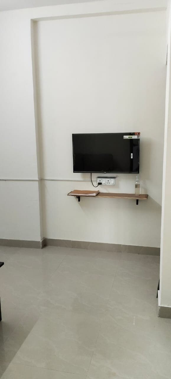 1BR Apartment in Lower Parel