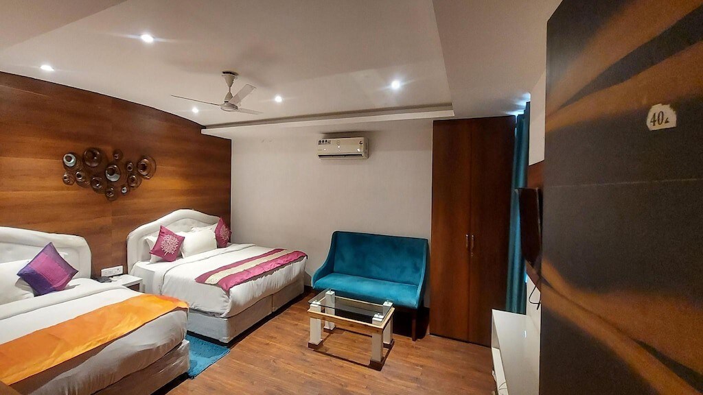 Family Room 4 Bed / Hotel Meenakshi Palace