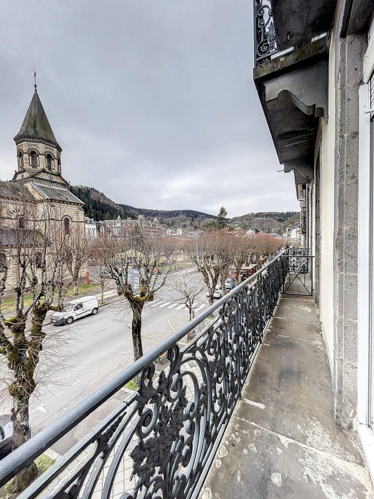 Studio face aux thermes