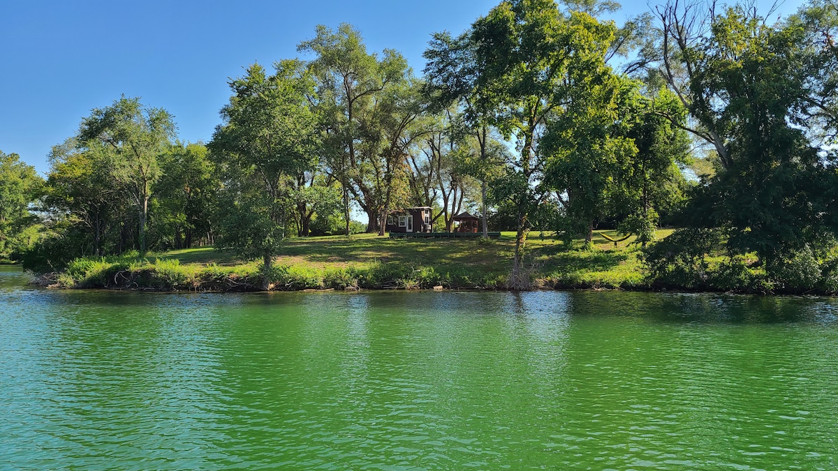 Mahanaim private lake tiny home