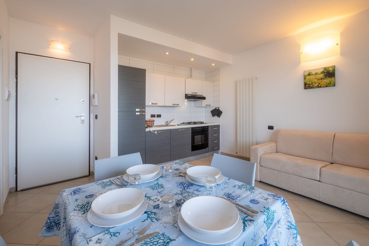 Panoramic sea-view apartment with private parking