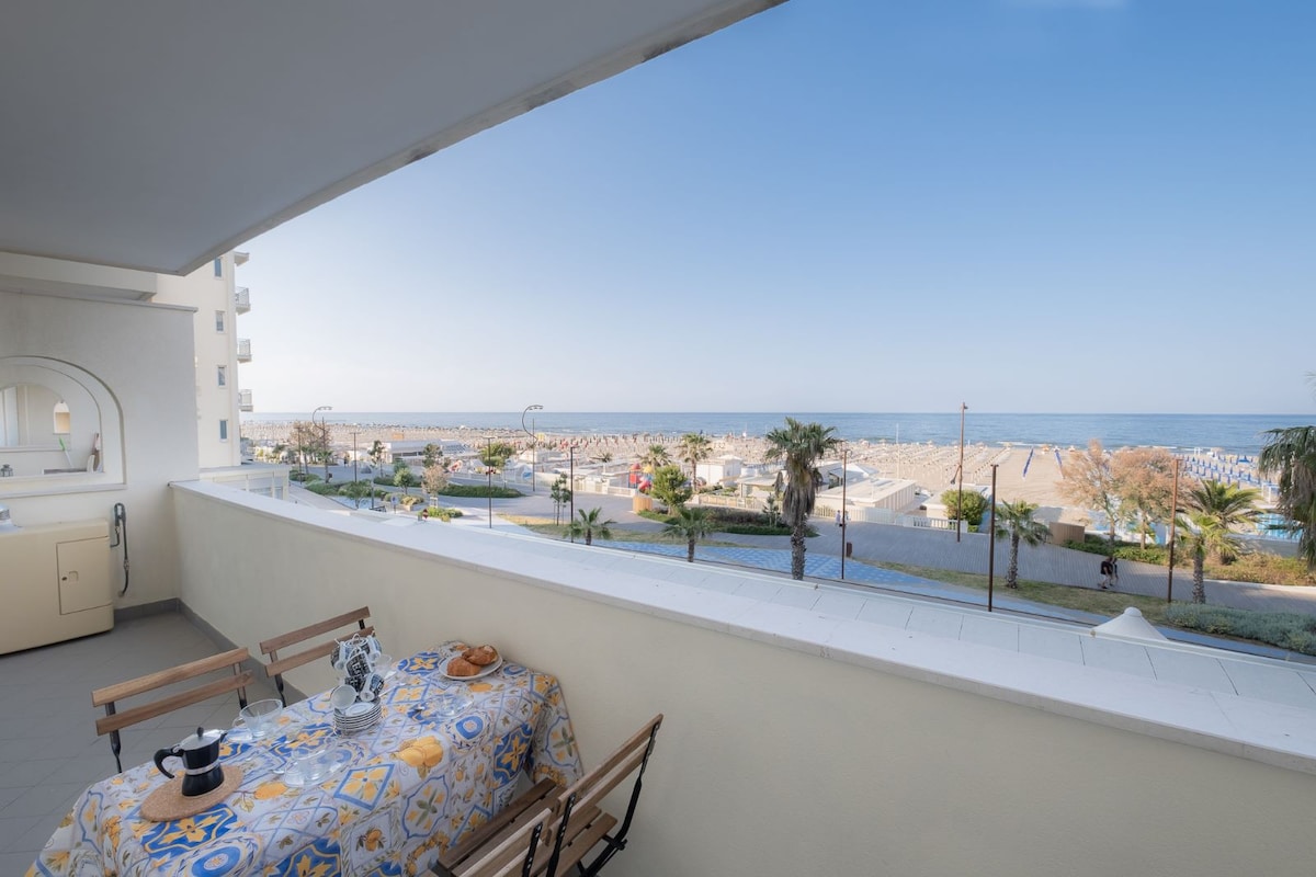 Panoramic sea-view apartment with private parking