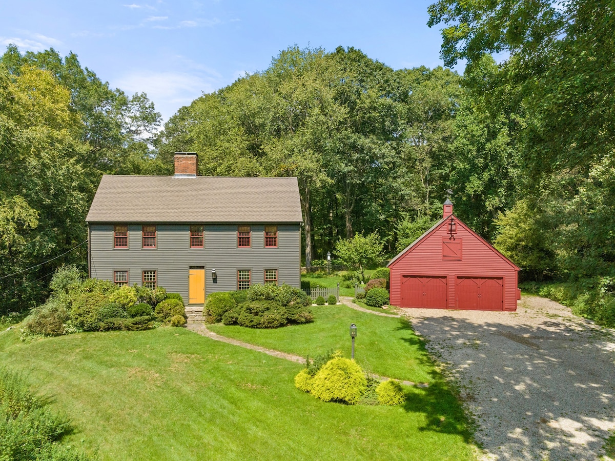 Charming Saltbox with Modern Amenities