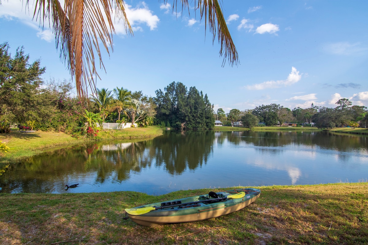 Coastal Lakefront w/private pool + kayak + fishing