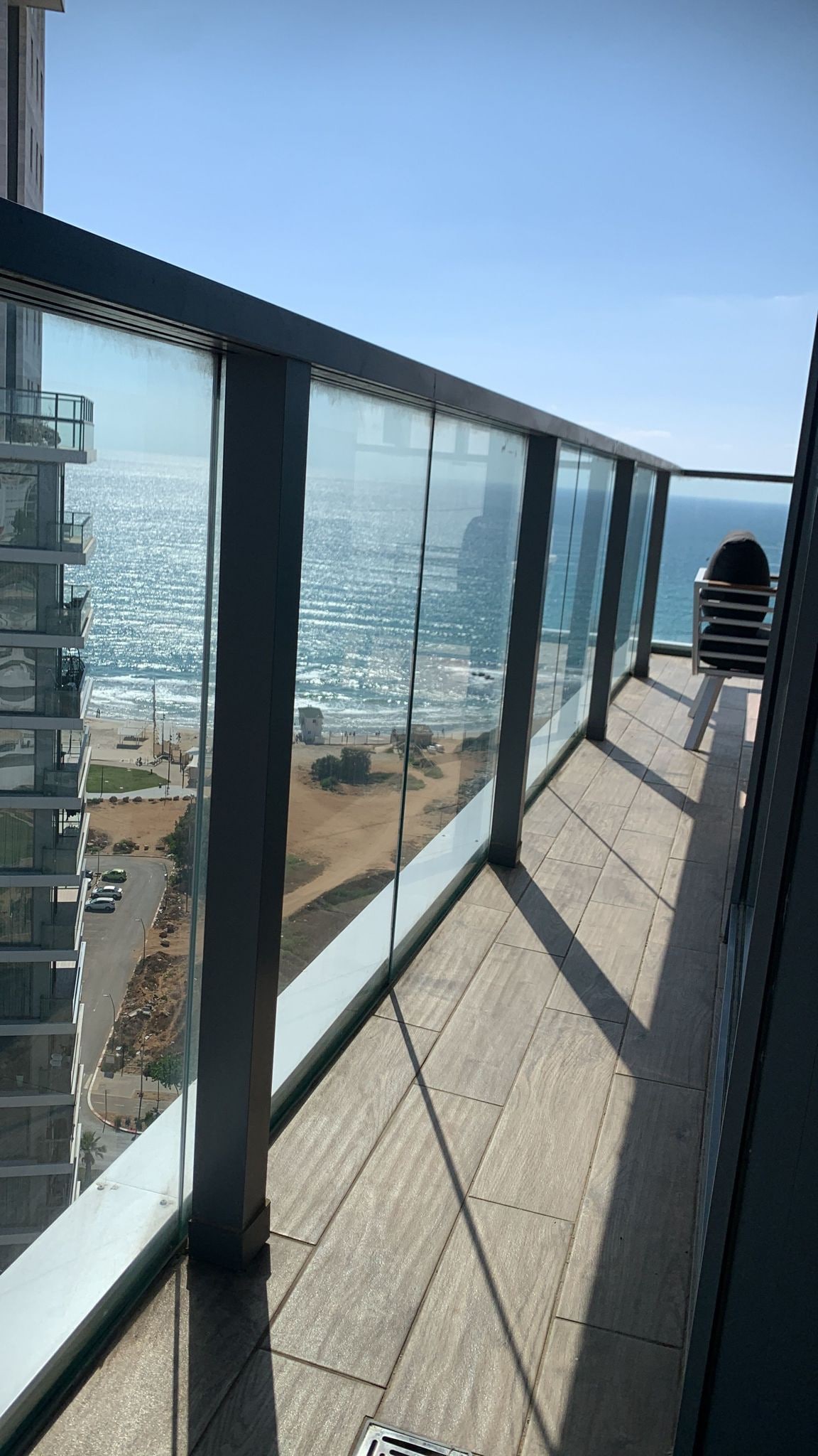 דירת פאר על הים
Luxury apartment beachfront