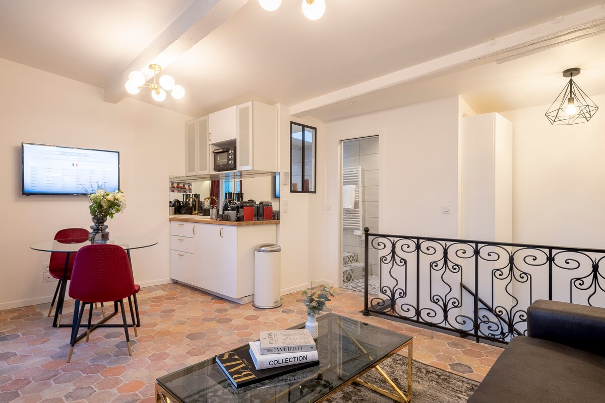 Lovely flat under the roofs of Paris - Le Marais