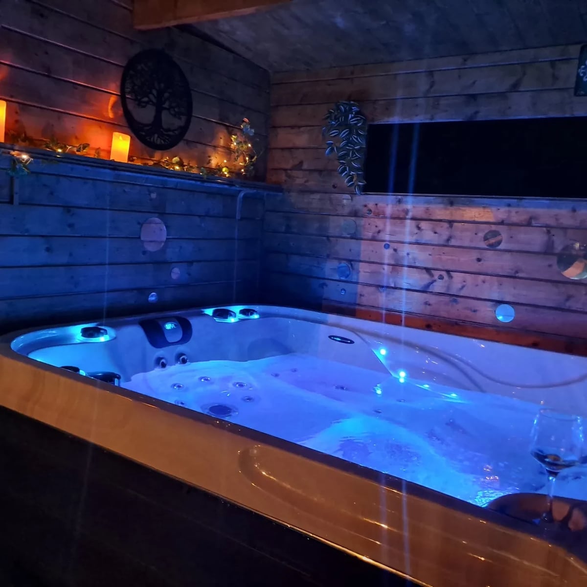 Dôme romantique spa, piscine et petit-déjeuner