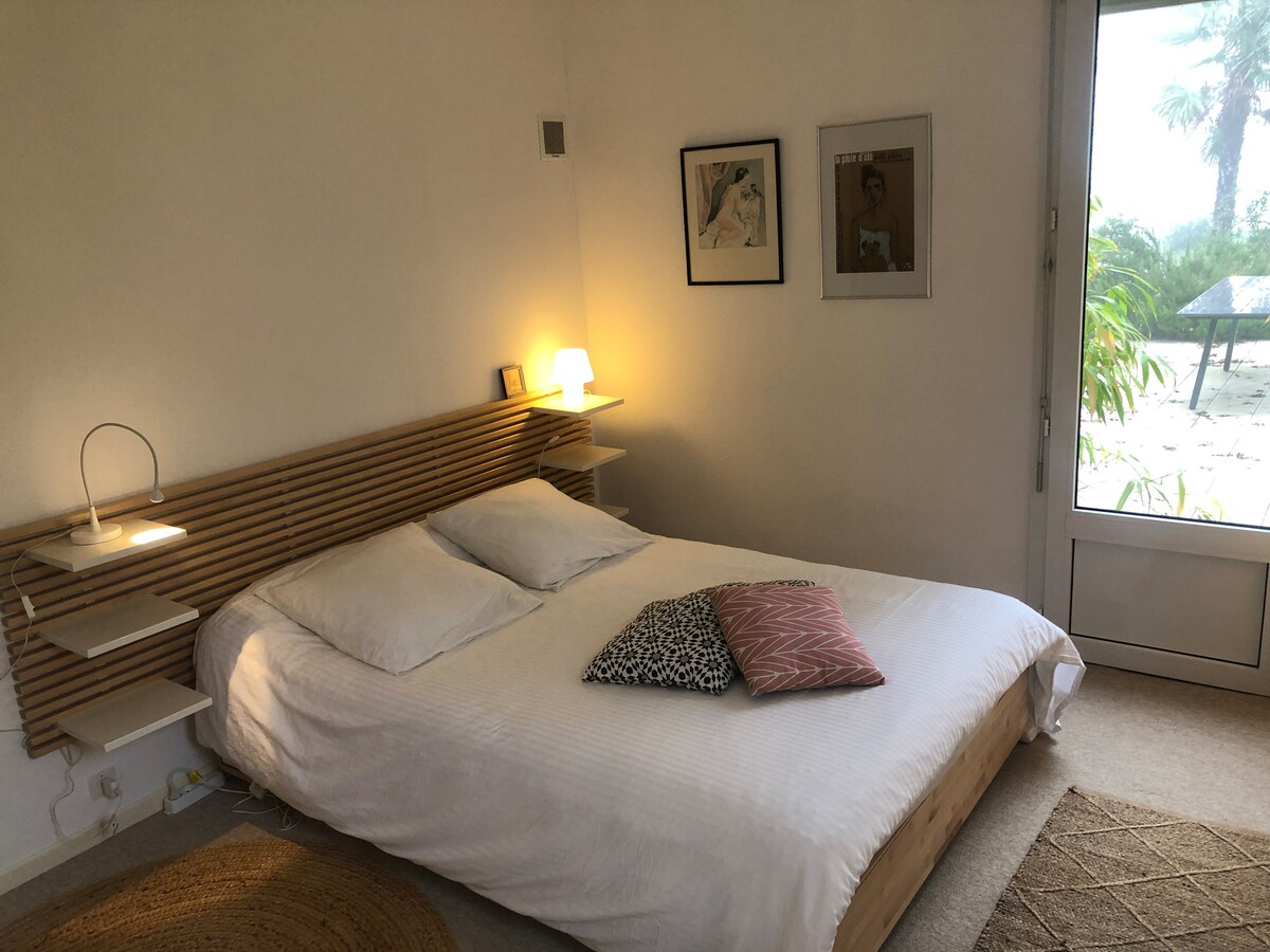 Petite Chambre Privée au Calme