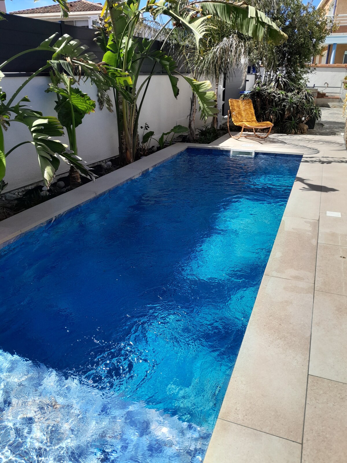 villa  à 300 m de la mer avec piscine chauffée