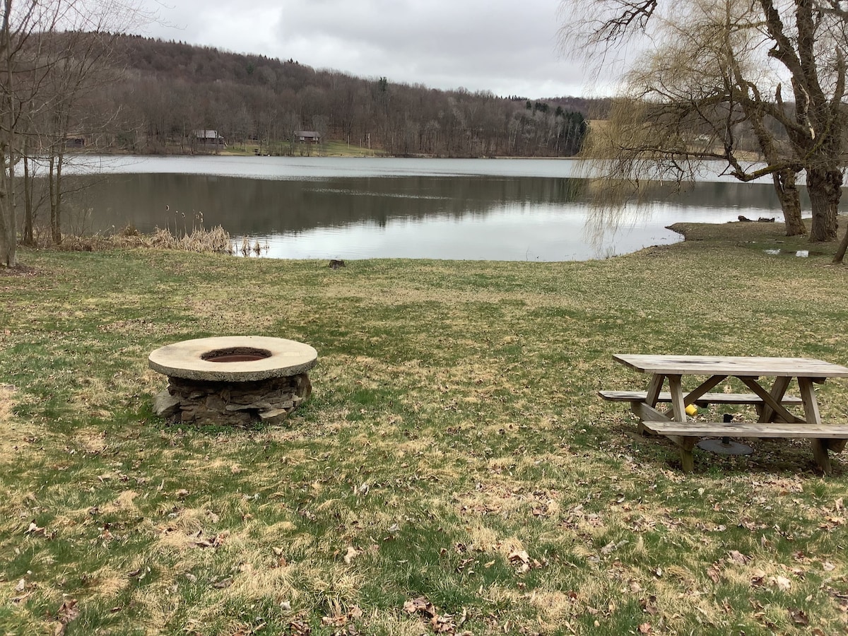 Lakeside Tiny Cozy Retreat