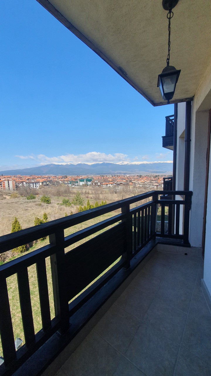 Large 1-bed Apt w/ great views