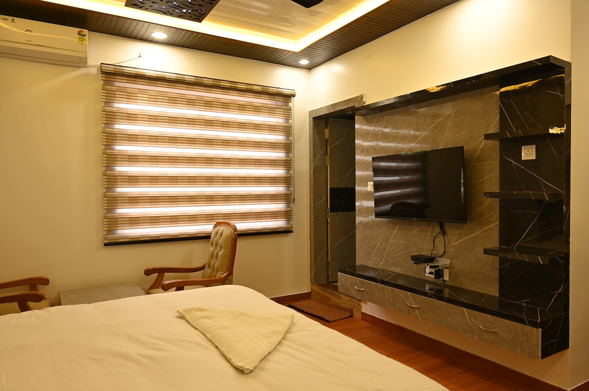Luxury Stay at Raj Vilas Maharajganj