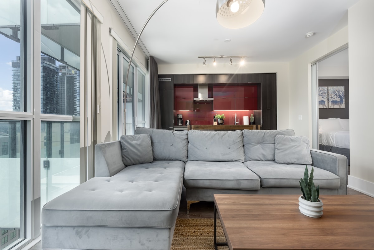 Stylish Condo Near CN Tower