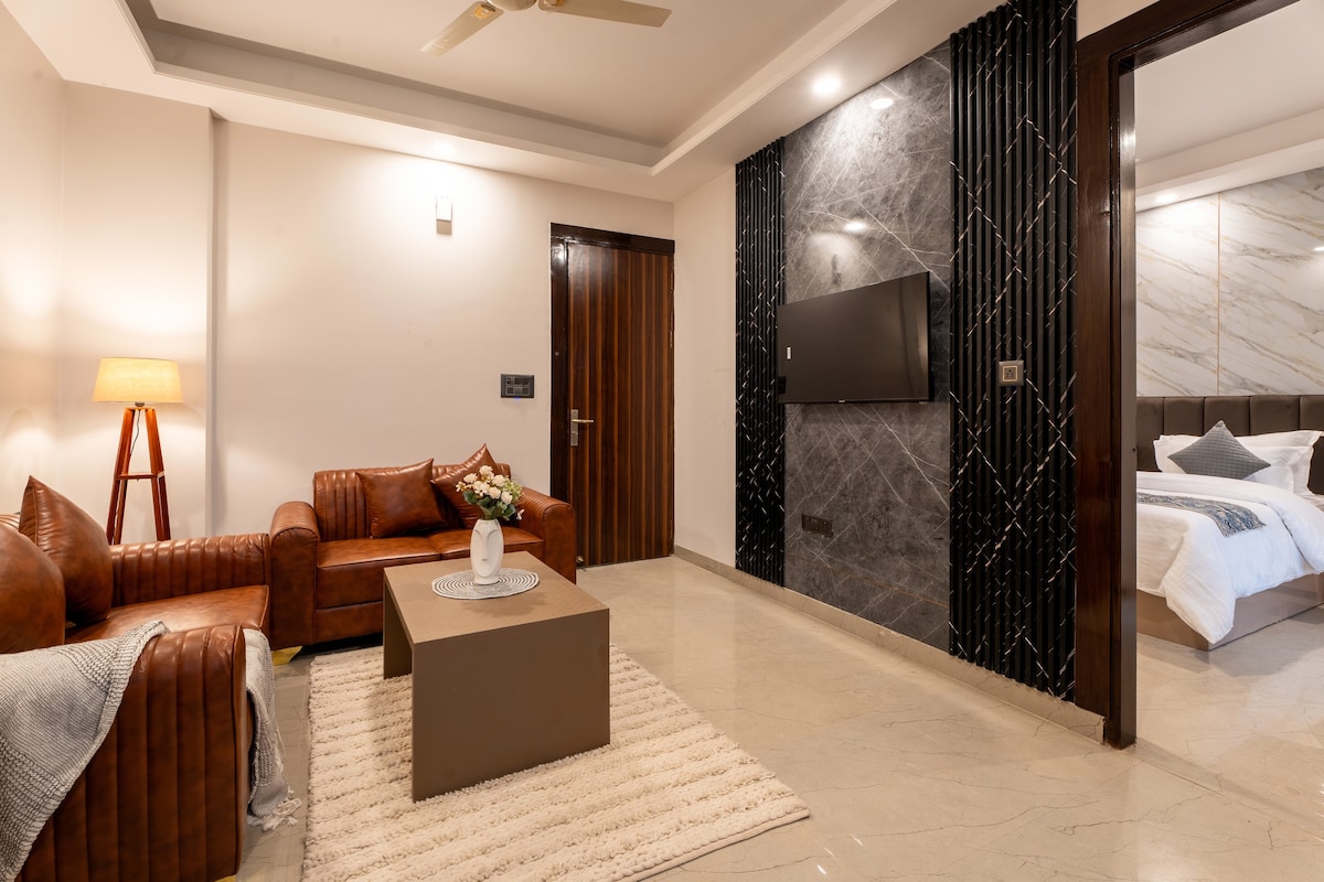 1Bhk Srvc Apartment Nr Golf Course Ext. @ Abode