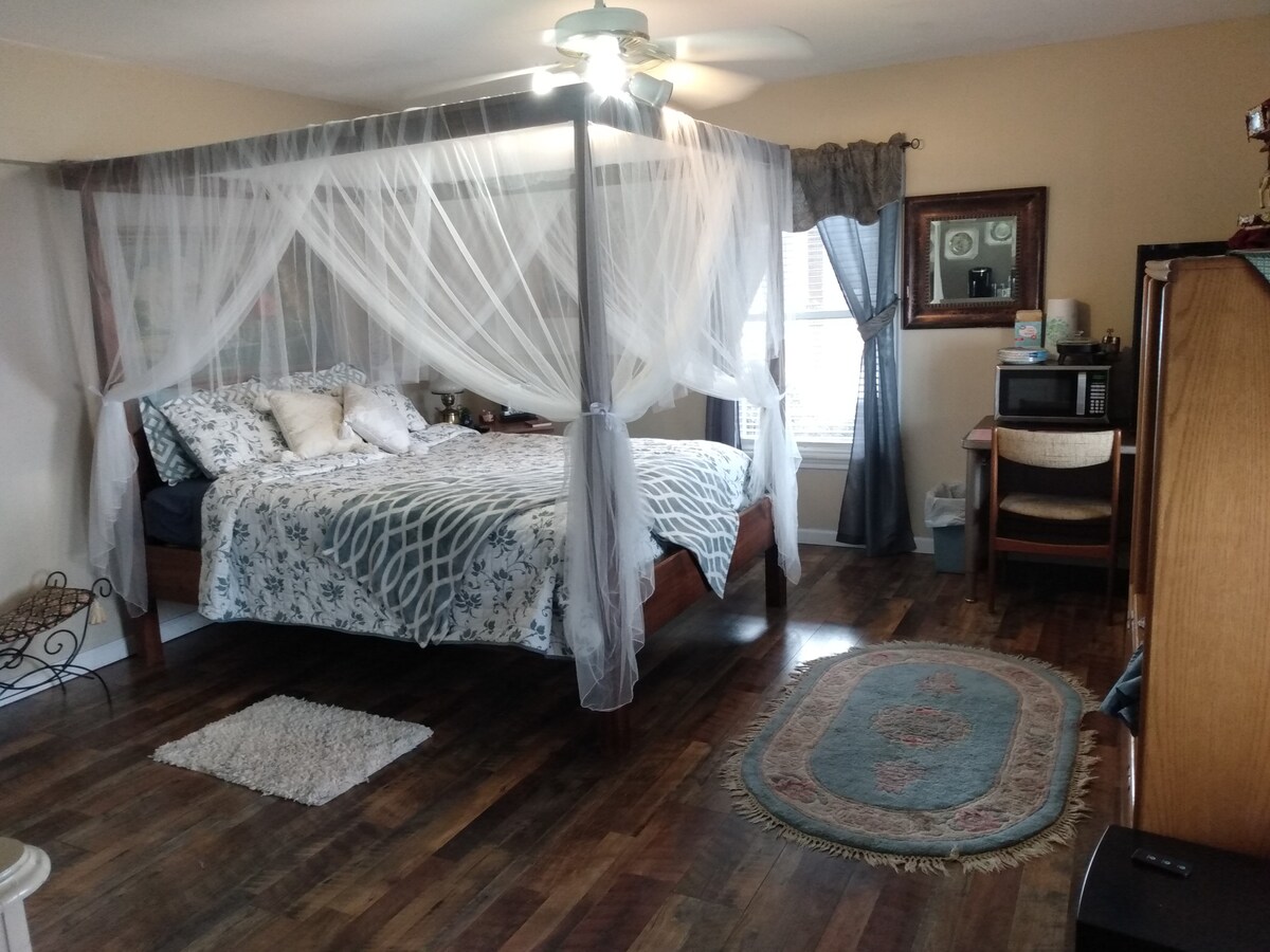 Whispering Winds Guestroom
