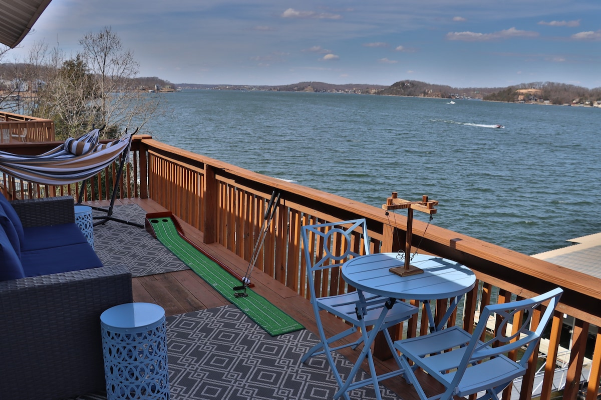 Million dollar view
lakefront condo pool&boat slip