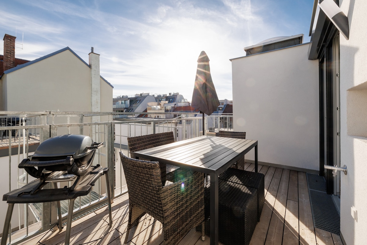 Symphony Loft Apartment 39: terrace&grill