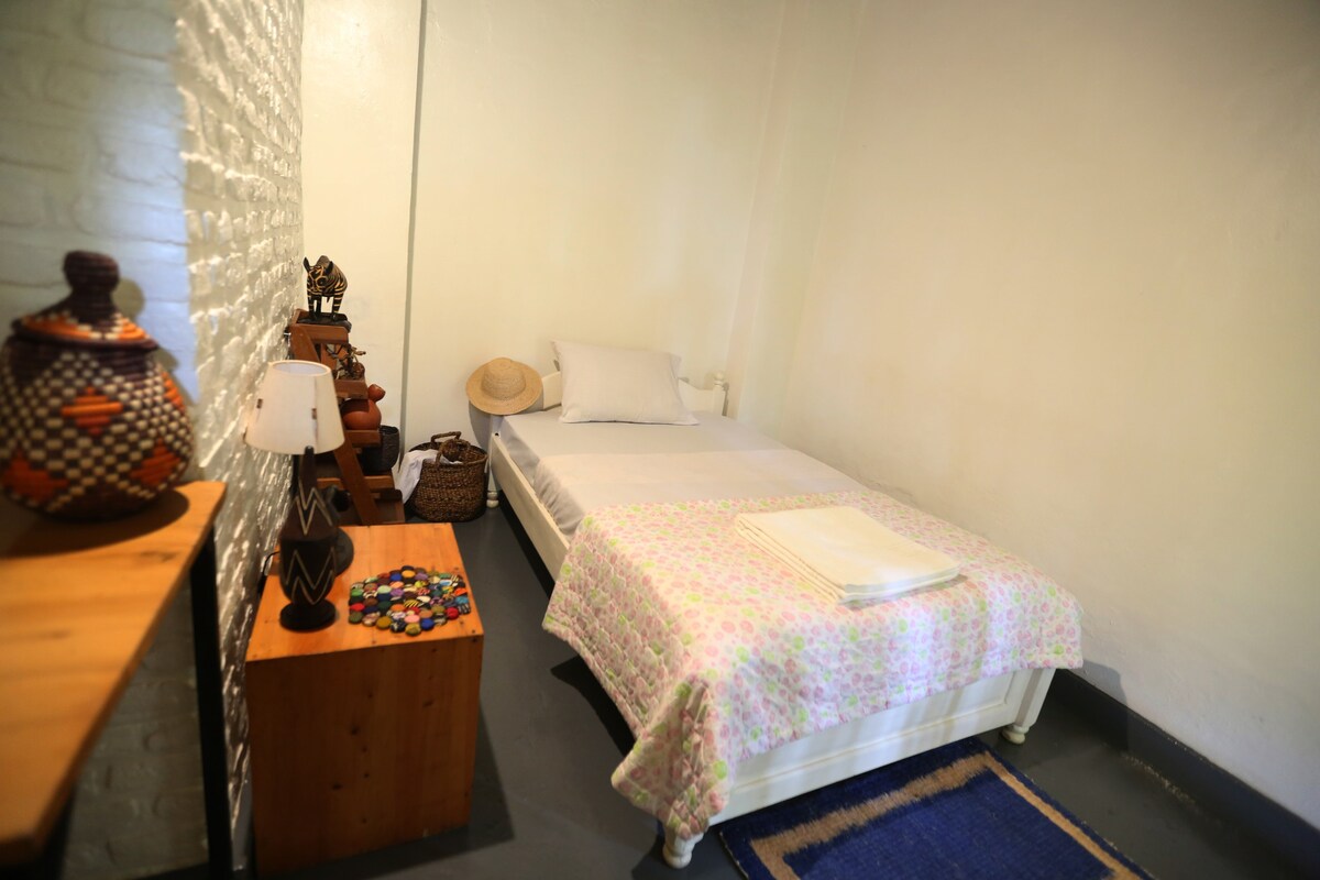 Akagera restful single room