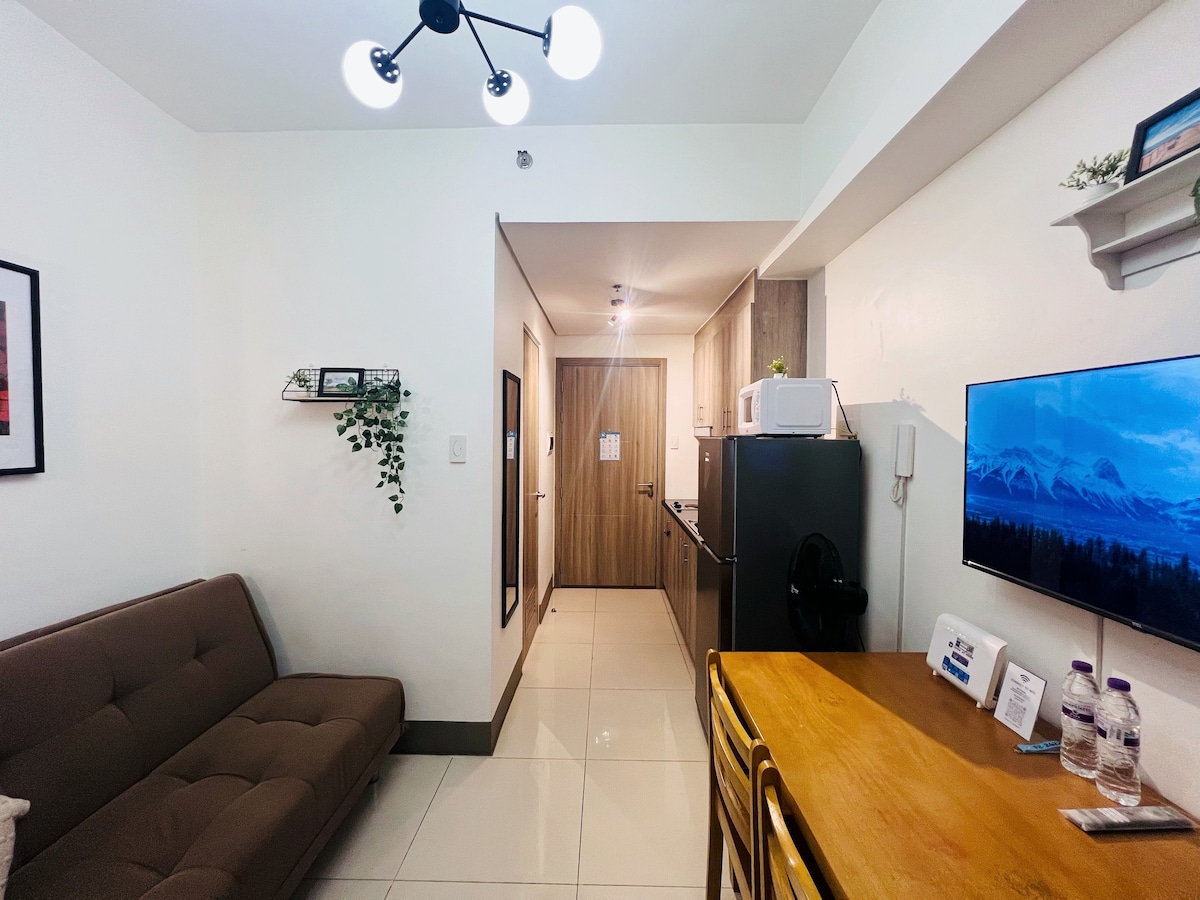 1BR Unit Condotel w/ Balcony FAME Residences #FM20