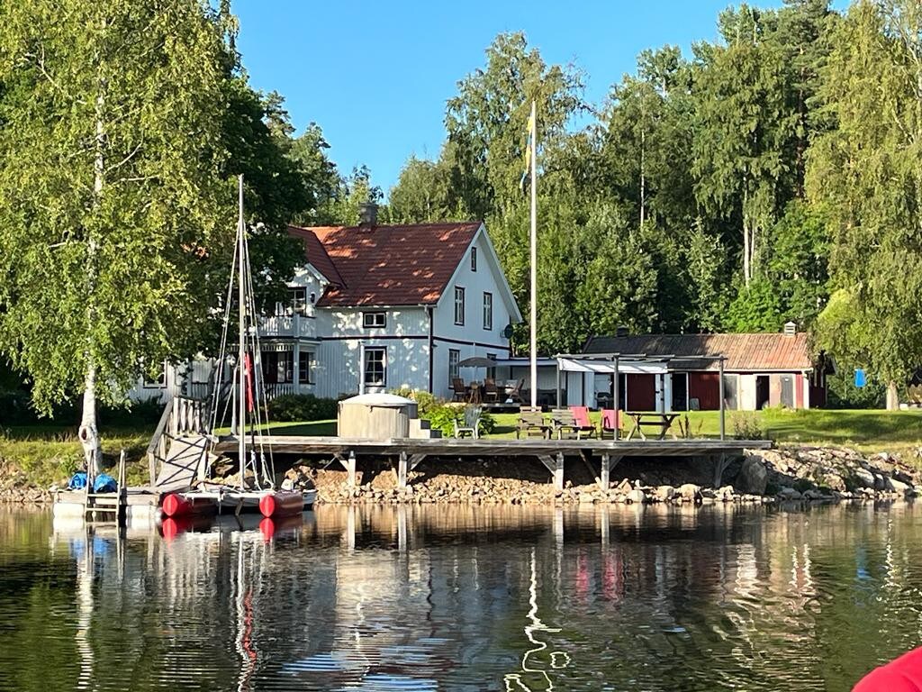 Lakeside Serenity Retreat in Sweden