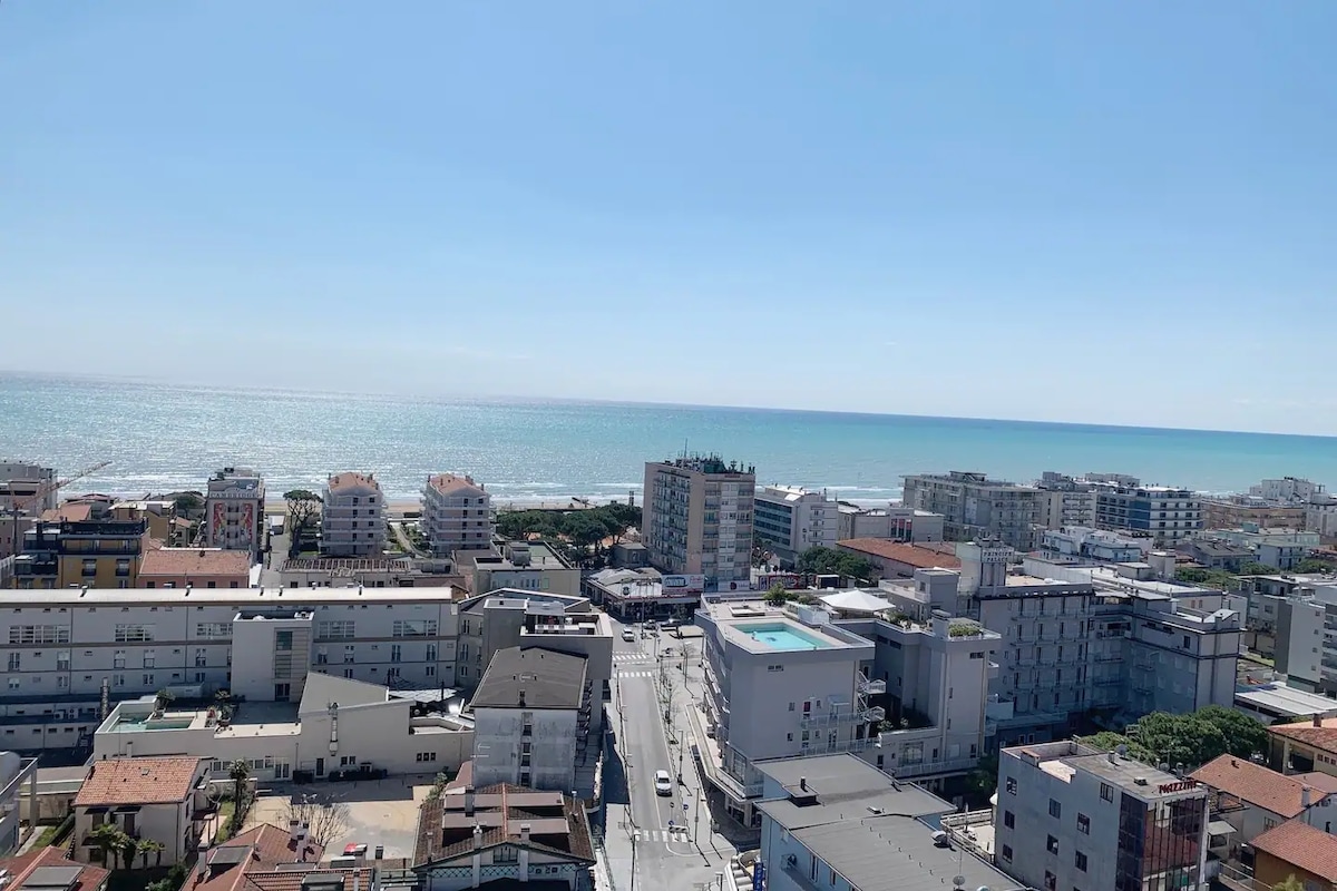 Attico vista mare Piazza Mazzini Piscina spiaggia