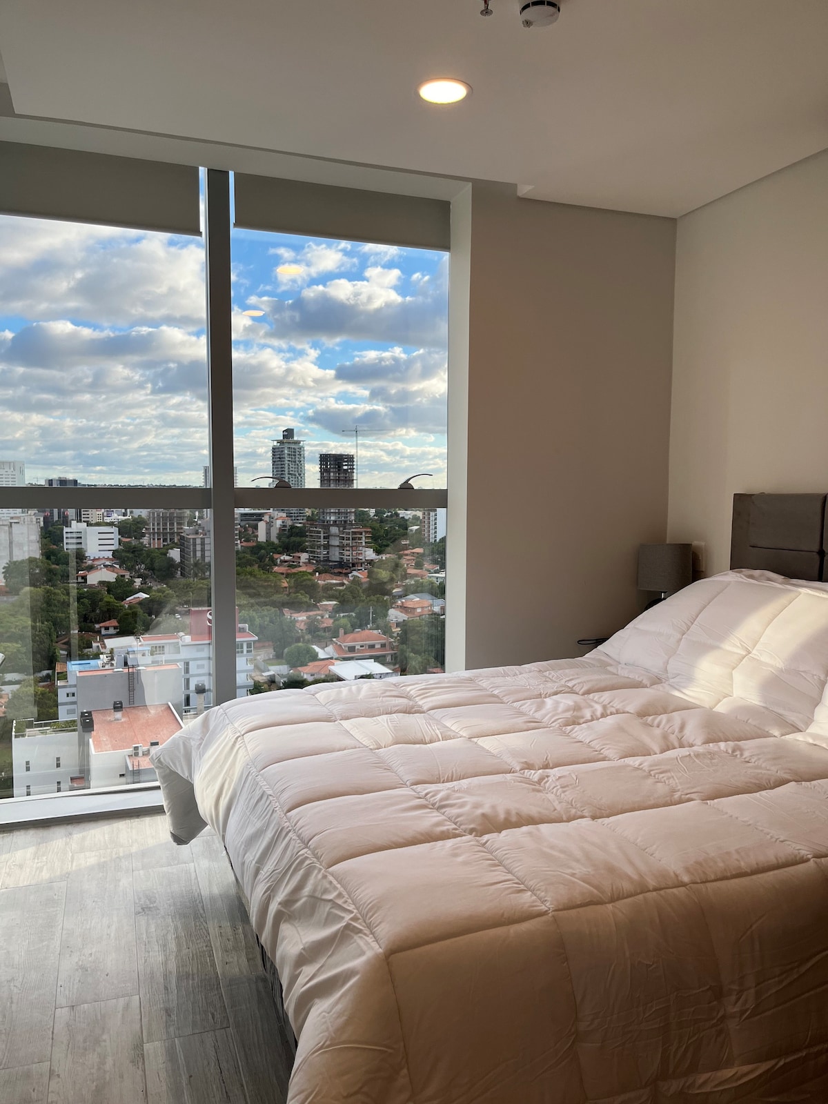 Lujoso edificio con vistas, en el eje corporativo