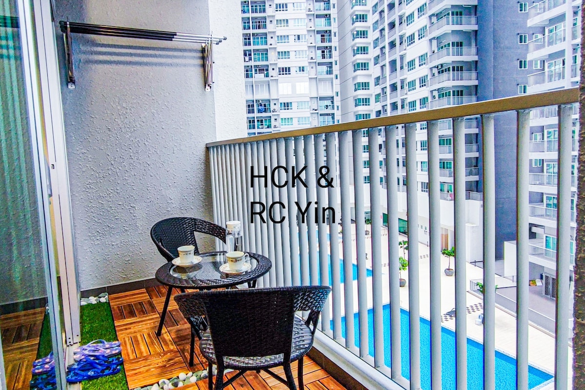 Balcony with Pool View 10Pax 2BR Near KLCC/TRX