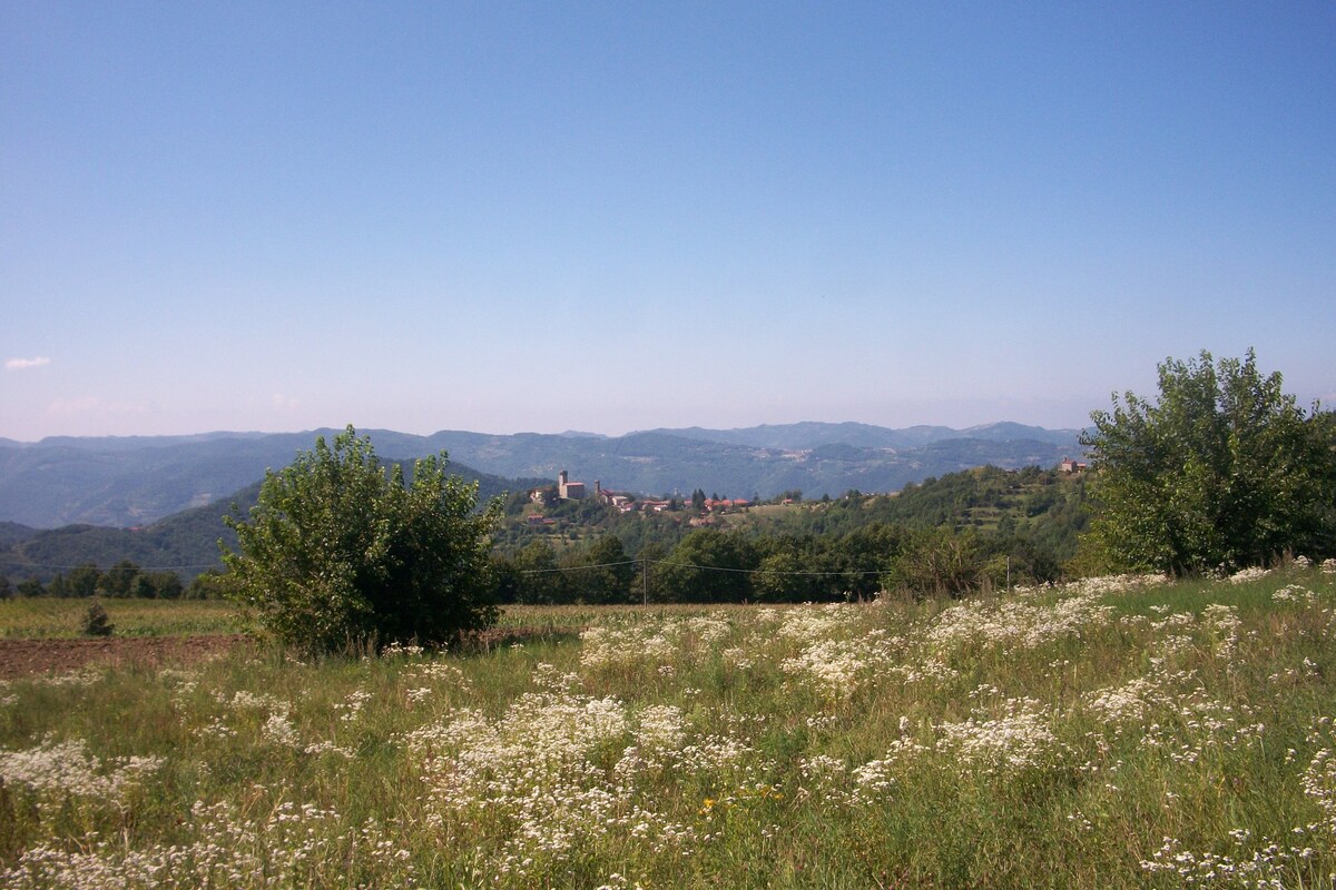 Cascina in pietra in Alta Langa