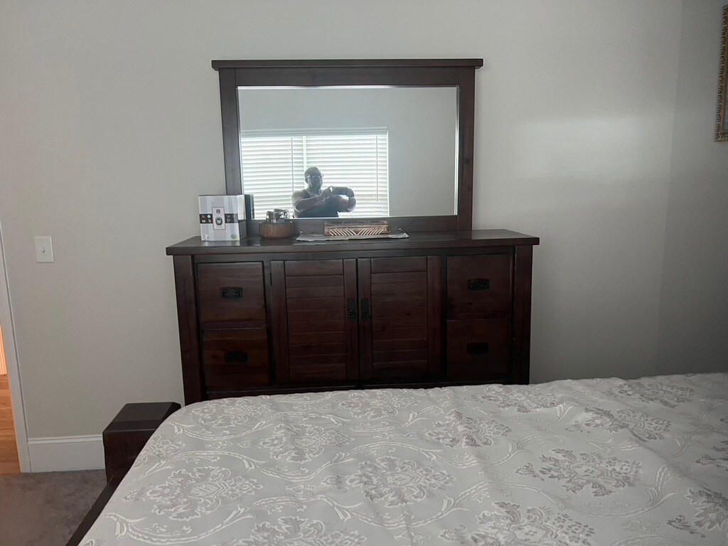 Large Queen Room - Gibsonville