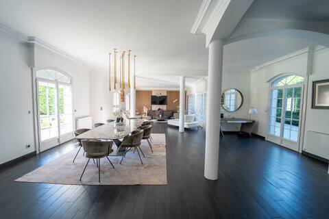 Villa moderne et spacieuse de 560m2