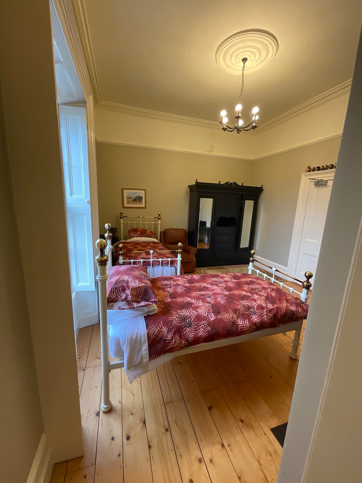 Private bed/bath Victorian House Suite 2