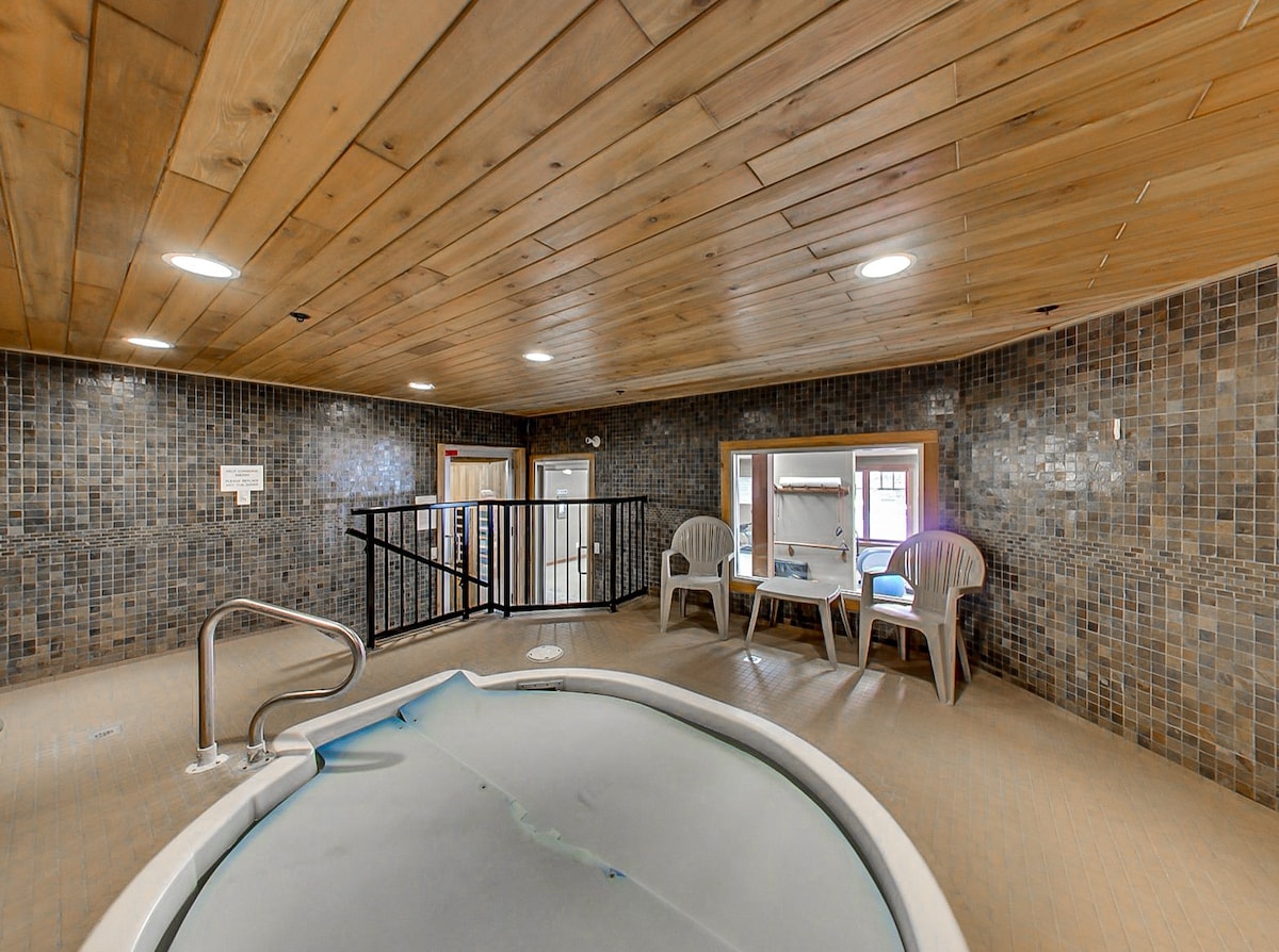 Canmore Oasis: Luxury 3BR Condo w/ Hot Tub & Sauna