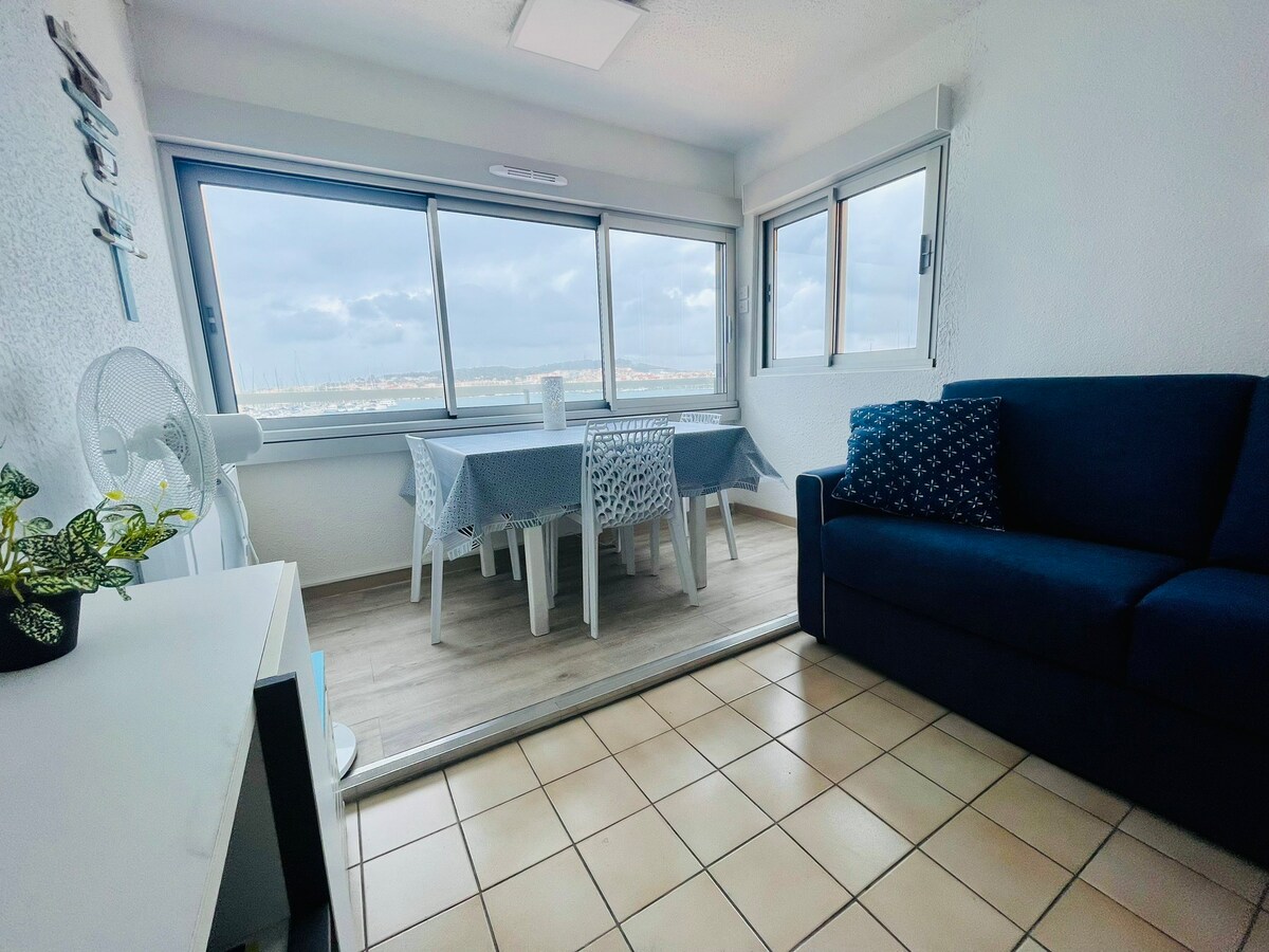 Cap d'Agde Studio/Wifi/ Parking privé /vue port