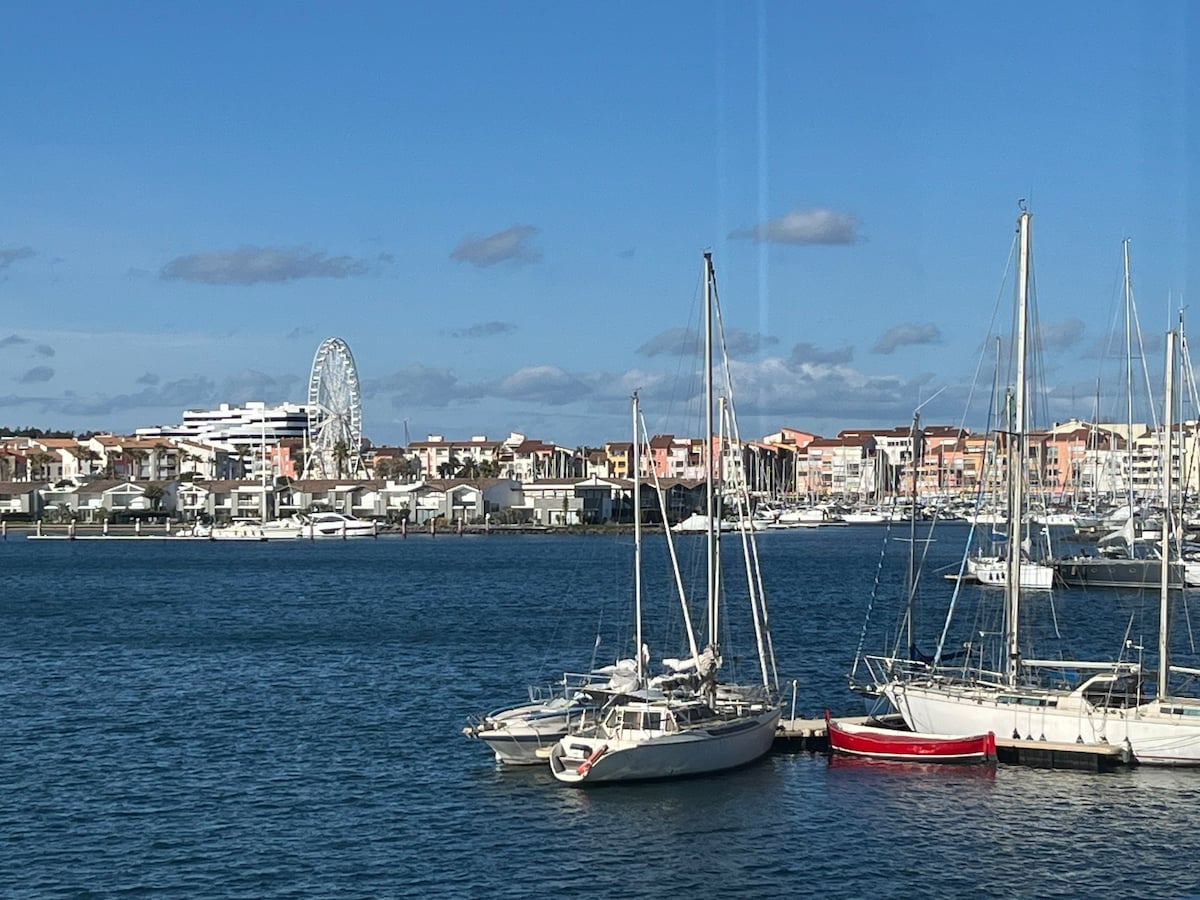 Cap d'Agde Studio/Wifi/ Parking privé /vue port