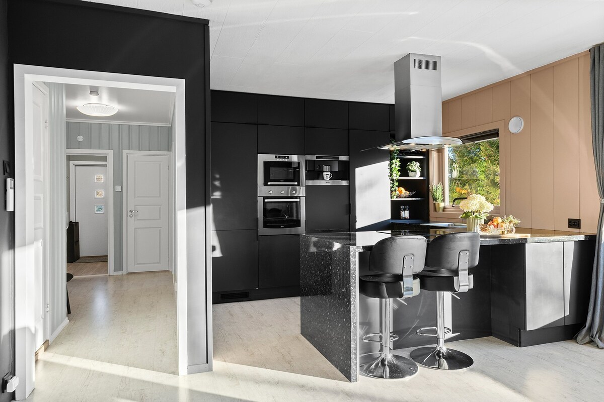 Cozy 3BR Home | Modern Kitchen