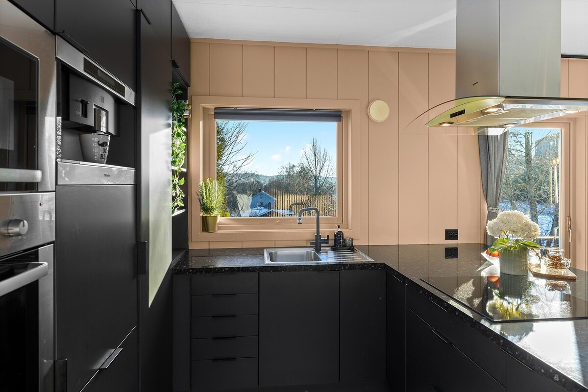 Cozy 3BR Home | Modern Kitchen